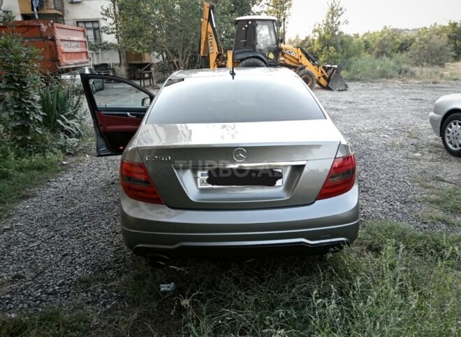 Mercedes C 250 2012, 297,807 km - 1.8 л - Yevlax