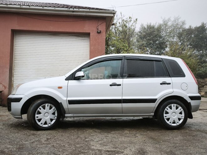 Ford Fusion 2006, 533,000 km - 1.4 л - Lerik