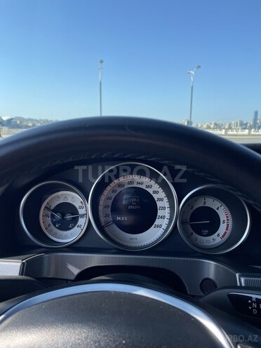 Mercedes E 220 2013, 256,000 km - 2.1 л - Bakı