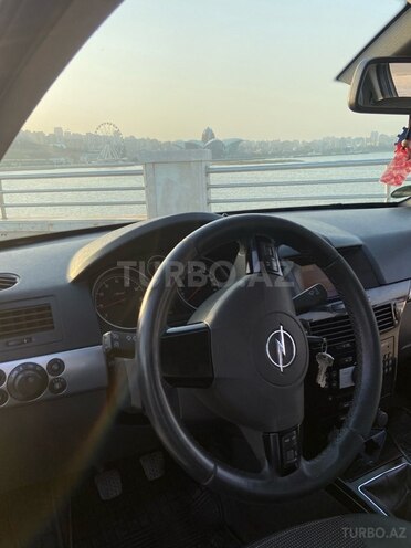 Opel Astra 2009, 250,000 km - 1.6 л - Gəncə