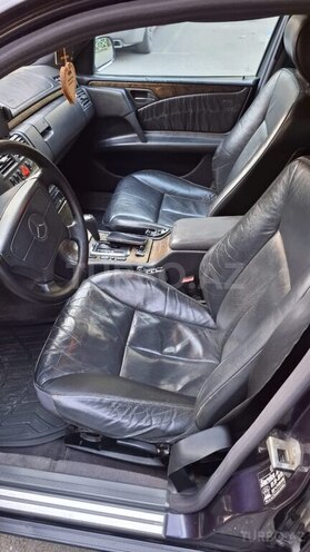 Mercedes E 240 1998, 298,000 km - 2.4 l - Salyan