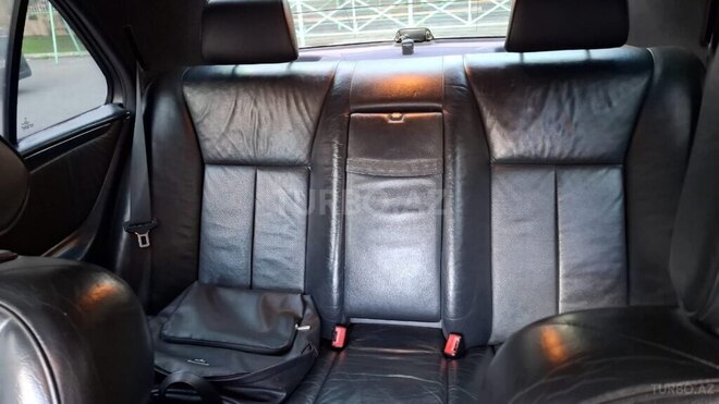 Mercedes E 240 1998, 298,000 km - 2.4 l - Salyan