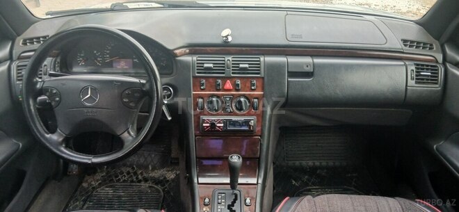 Mercedes E 230 1996, 321,552 km - 2.3 л - Xırdalan