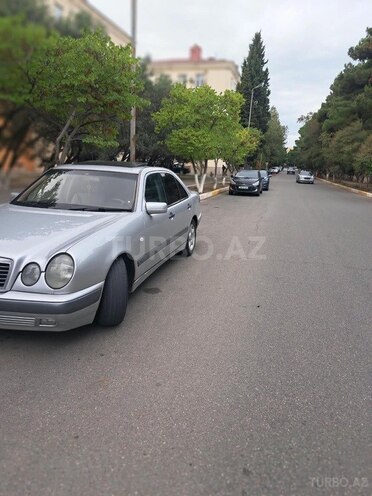 Mercedes E 200 1999, 425,652 km - 2.2 л - Sumqayıt