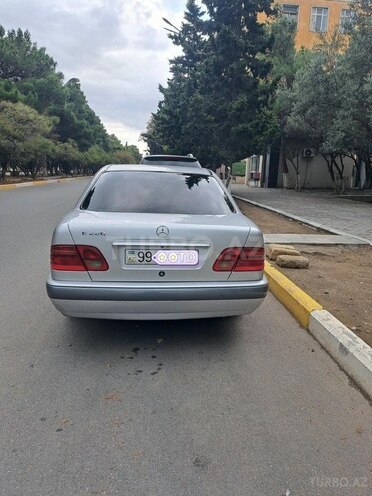 Mercedes E 200 1999, 425,652 km - 2.2 л - Sumqayıt