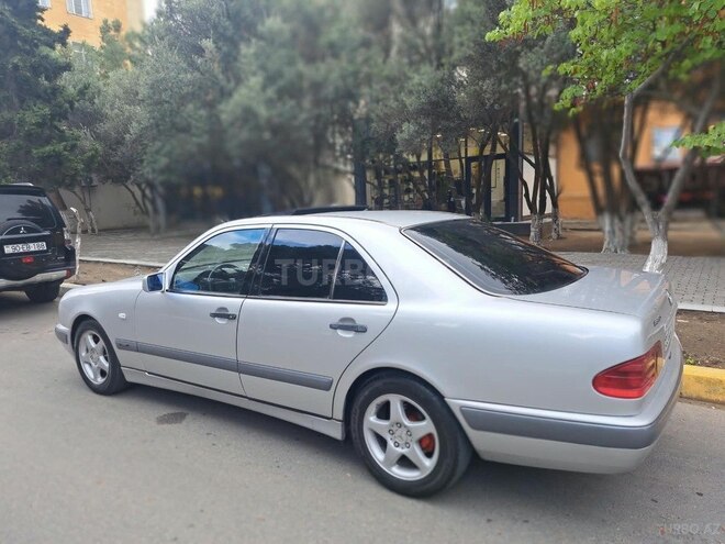 Mercedes E 200 1999, 425,652 km - 2.2 л - Sumqayıt