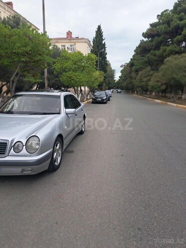 Mercedes E 200 1999, 425,652 km - 2.2 л - Sumqayıt