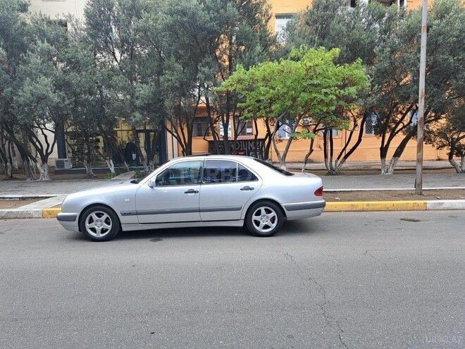 Mercedes E 200 1999, 425,652 km - 2.2 л - Sumqayıt