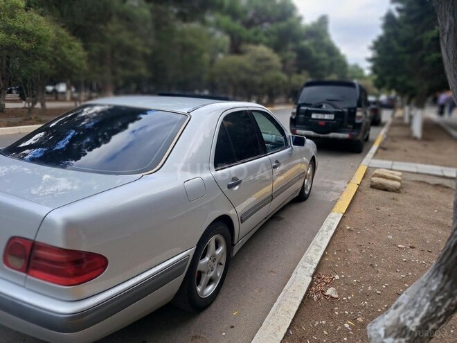 Mercedes E 200 1999, 425,652 km - 2.2 л - Sumqayıt