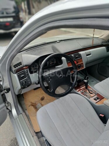 Mercedes E 200 1999, 425,652 km - 2.2 л - Sumqayıt