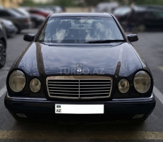 Mercedes E 240 1998, 298,000 km - 2.4 l - Salyan