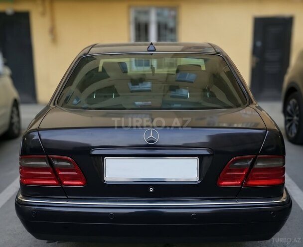 Mercedes E 240 1998, 298,000 km - 2.4 l - Salyan