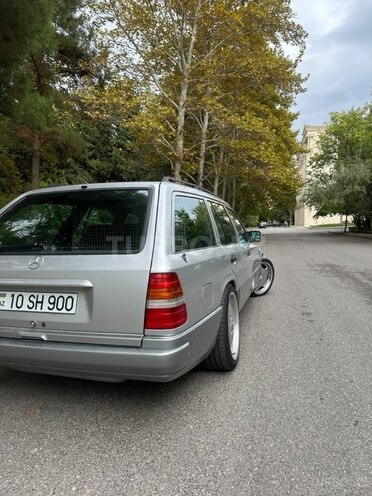 Mercedes E 220 1995, 270,000 km - 2.2 л - Bakı