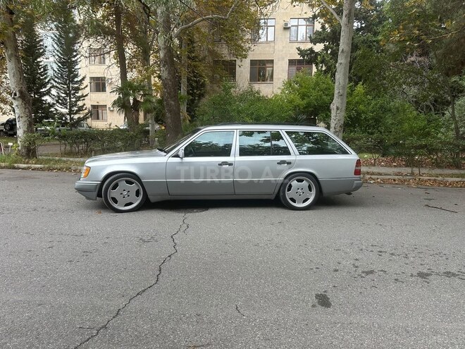 Mercedes E 220 1995, 270,000 km - 2.2 л - Bakı