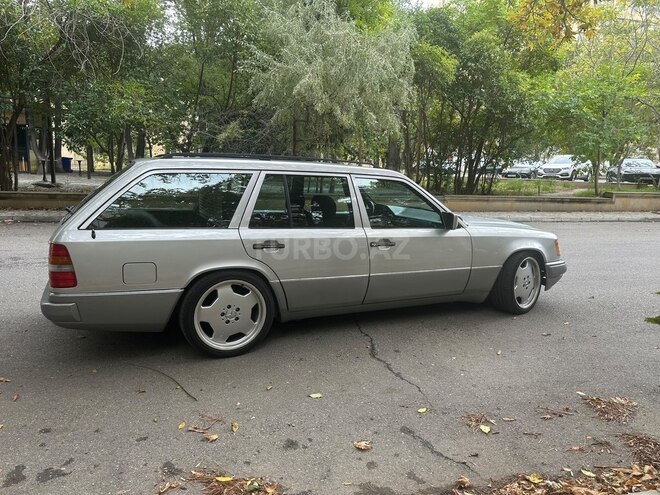 Mercedes E 220 1995, 270,000 km - 2.2 л - Bakı