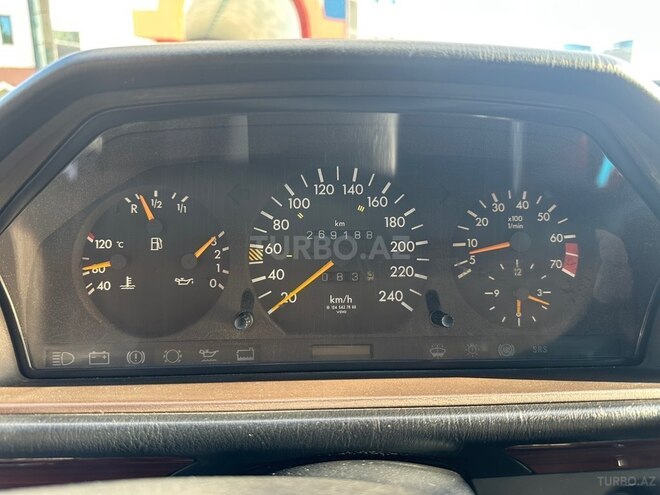 Mercedes E 220 1995, 270,000 km - 2.2 л - Bakı