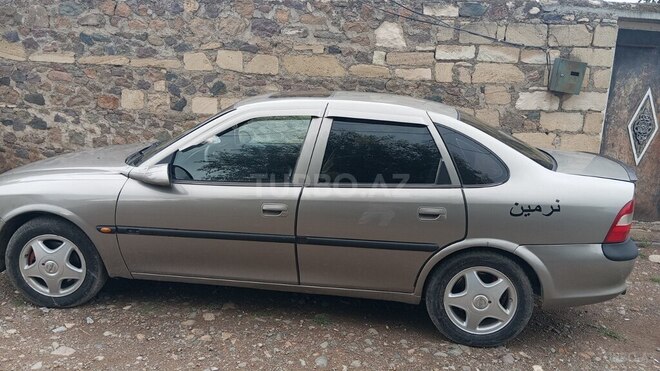 Opel Vectra 1996, 542,000 km - 2.0 л - Tovuz