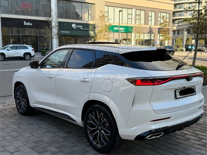 Changan  2025, 22,000 km - 1.5 l - Bakı