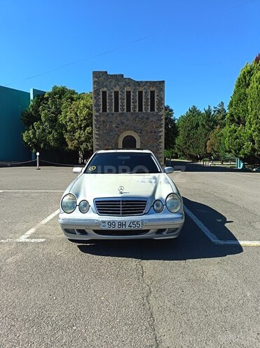 Mercedes E 220 2000, 446,503 km - 2.2 л - Qazax