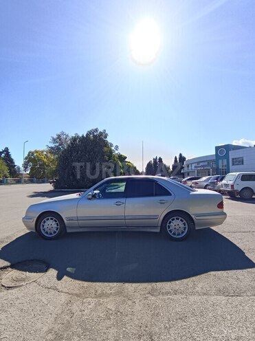 Mercedes E 220 2000, 446,503 km - 2.2 л - Qazax