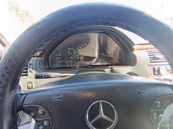Mercedes E 220 2000, 446,503 km - 2.2 л - Qazax