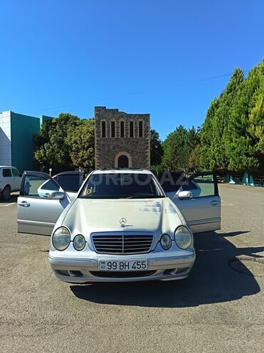 Mercedes E 220 2000, 446,503 km - 2.2 л - Qazax