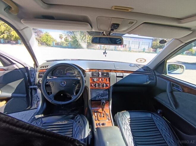 Mercedes E 220 2000, 446,503 km - 2.2 л - Qazax