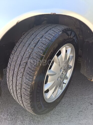 Mercedes E 220 2000, 446,503 km - 2.2 л - Qazax