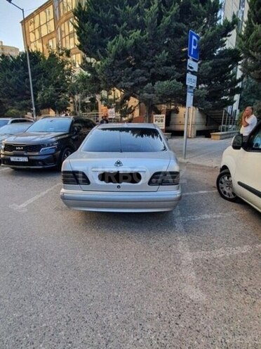 Mercedes E 270 2000, 366,000 km - 2.7 л - Bakı