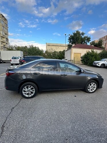 Toyota Corolla 2017, 144,400 km - 1.6 л - Bakı