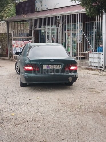 Mercedes E 220 2000, 388,642 km - 2.2 l - Bakı