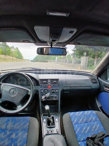 Mercedes C 220 1998, 253,698 km - 2.2 l - Tovuz