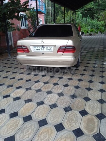 Mercedes E 270 2001, 569,000 km - 2.7 l - Masallı