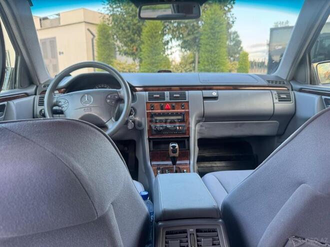 Mercedes E 240 1999, 235,469 km - 2.4 л - Tovuz