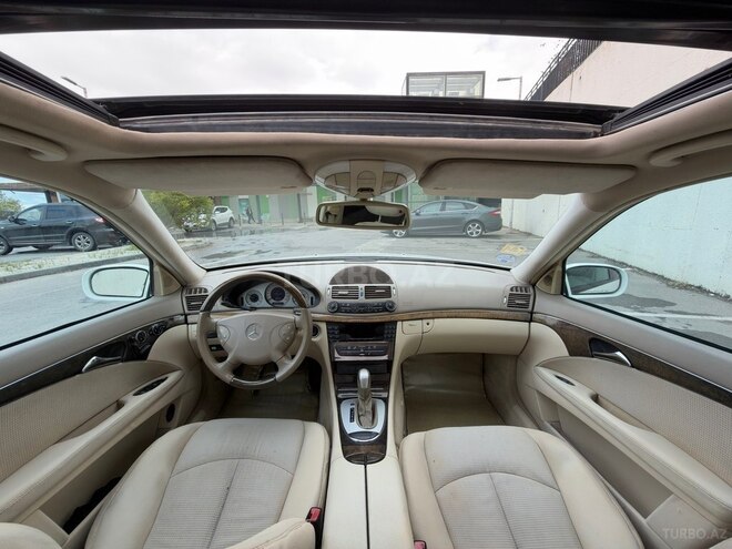 Mercedes E 240 2004, 208,000 km - 2.6 l - Bakı