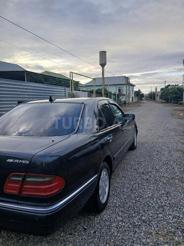 Mercedes E 240 1999, 243,000 km - 2.4 l - Cəlilabad