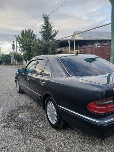 Mercedes E 240 1999, 243,000 km - 2.4 l - Cəlilabad