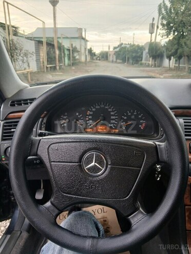 Mercedes E 240 1999, 243,000 km - 2.4 l - Cəlilabad