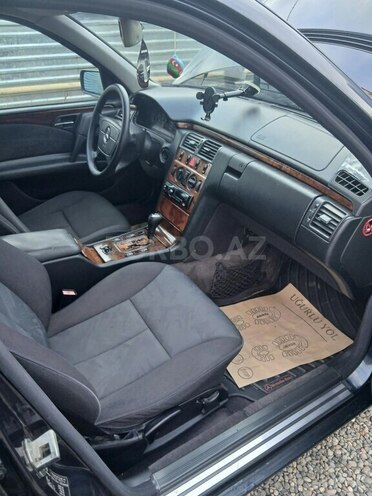 Mercedes E 240 1999, 243,000 km - 2.4 l - Cəlilabad