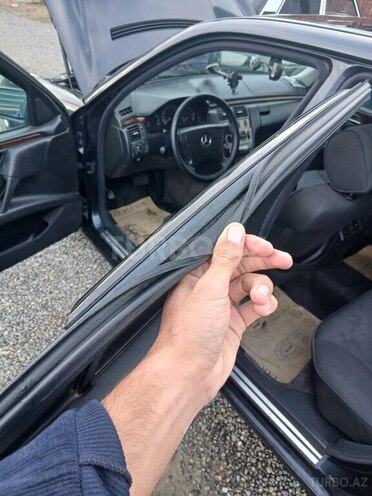 Mercedes E 240 1999, 243,000 km - 2.4 l - Cəlilabad