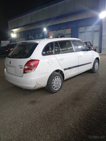 Skoda Fabia 2011, 322,820 km - 1.6 л - Bakı