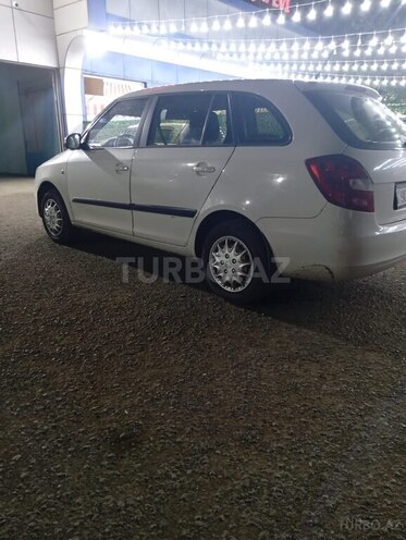 Skoda Fabia 2011, 322,820 km - 1.6 л - Bakı