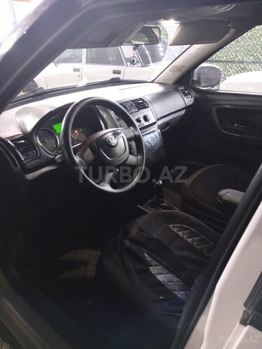 Skoda Fabia 2011, 322,820 km - 1.6 л - Bakı
