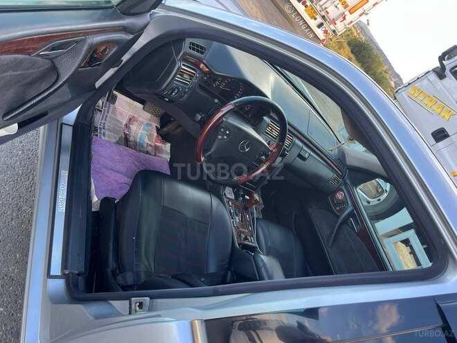 Mercedes E 240 2000, 222,000 km - 2.4 л - Salyan