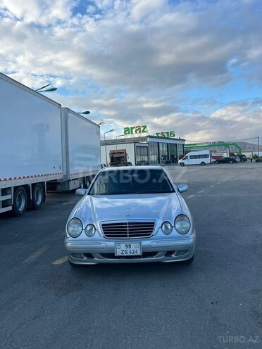 Mercedes E 240 2000, 222,000 km - 2.4 л - Salyan