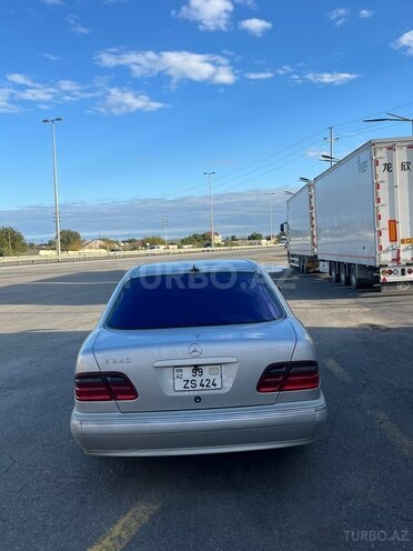Mercedes E 240 2000, 222,000 km - 2.4 л - Salyan