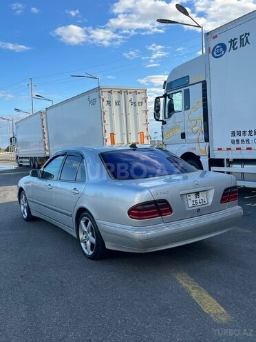 Mercedes E 240 2000, 222,000 km - 2.4 л - Salyan