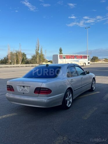 Mercedes E 240 2000, 222,000 km - 2.4 л - Salyan