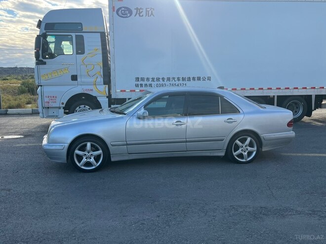 Mercedes E 240 2000, 222,000 km - 2.4 л - Salyan