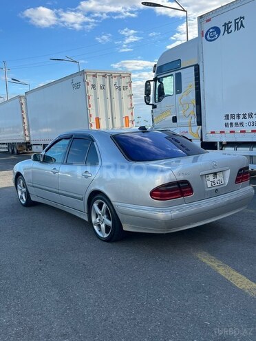 Mercedes E 240 2000, 222,000 km - 2.4 л - Salyan
